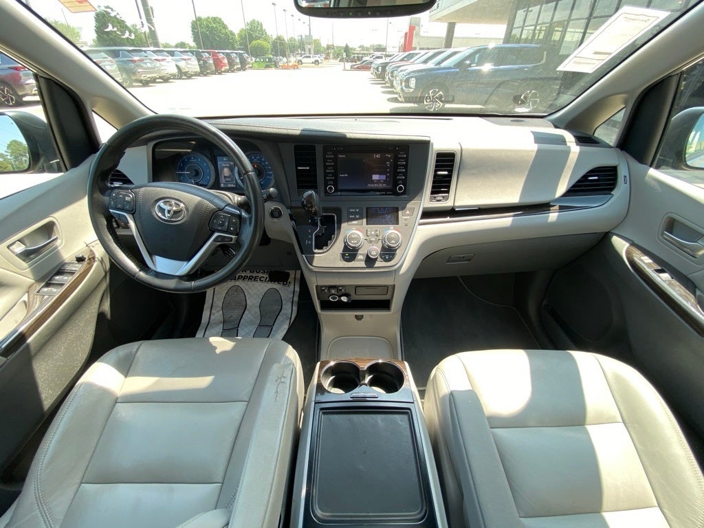 2020 Toyota Sienna Base